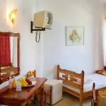 Hellas Ξενοδοχείο με διαμερίσματα 2*
